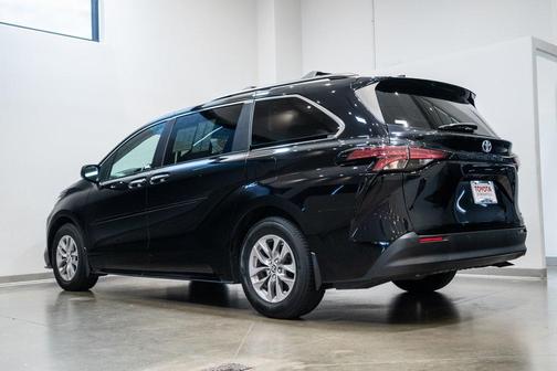2022 Toyota Sienna XLE
