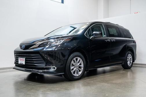 2022 Toyota Sienna XLE