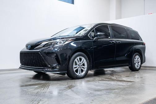 Midnight Black Metallic 2022 Toyota Sienna XSE 7 Passenger