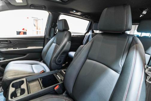 Crystal Black Pearl 2024 Honda Odyssey Sport