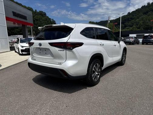 2024 Toyota Highlander Hybrid XLE