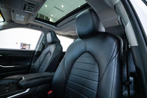 2024 Toyota Highlander Hybrid XLE