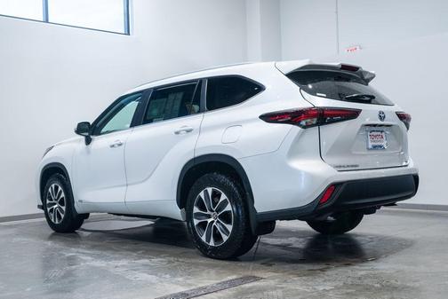 2024 Toyota Highlander Hybrid XLE