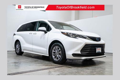 2024 Toyota Sienna LE