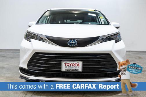 2024 Toyota Sienna LE