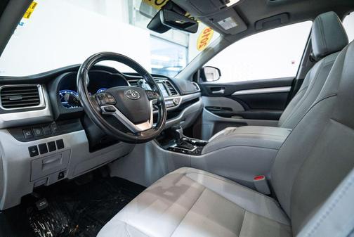Predawn Gray Mica 2018 Toyota Highlander XLE