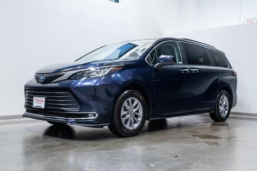 2023 Toyota Sienna XLE