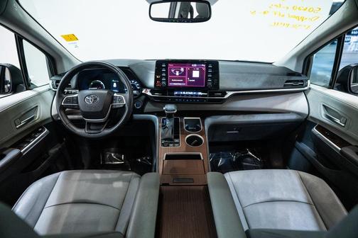 2023 Toyota Sienna XLE
