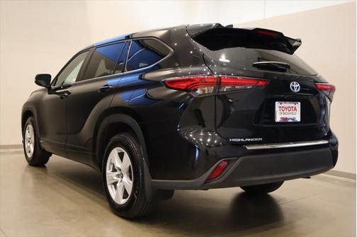 2022 Toyota Highlander Hybrid LE