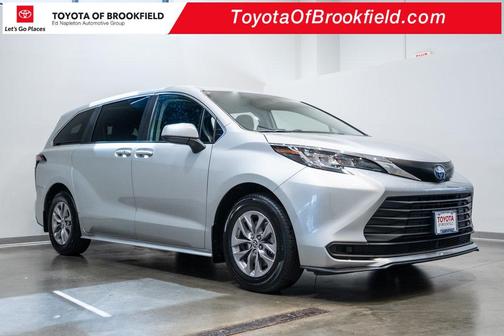 2023 Toyota Sienna LE