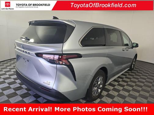 2023 Toyota Sienna LE