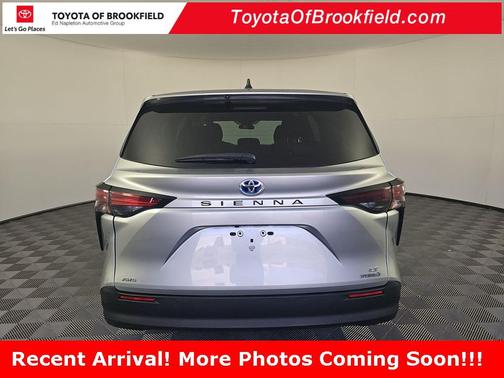 2023 Toyota Sienna LE