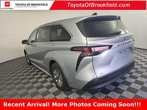 2023 Toyota Sienna LE
