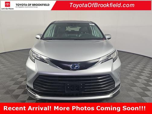 2023 Toyota Sienna LE