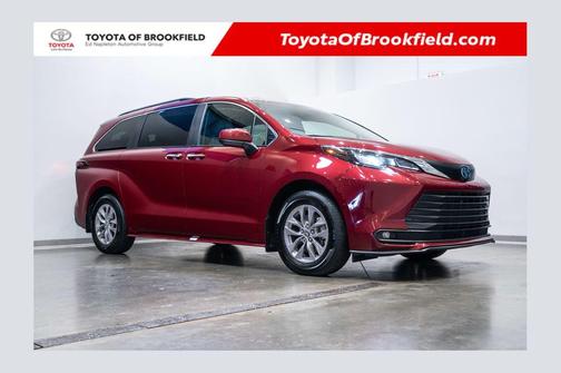 Pearl 2025 Toyota Sienna XLE