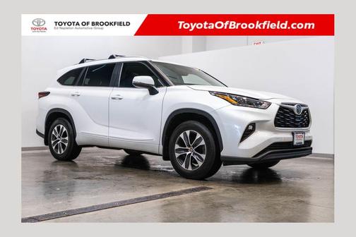 Pearl 2025 Toyota Highlander XLE