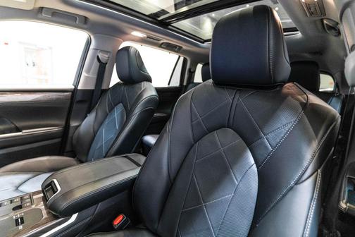 Midnight Black Metallic 2026 Toyota Highlander Hybrid Platinum