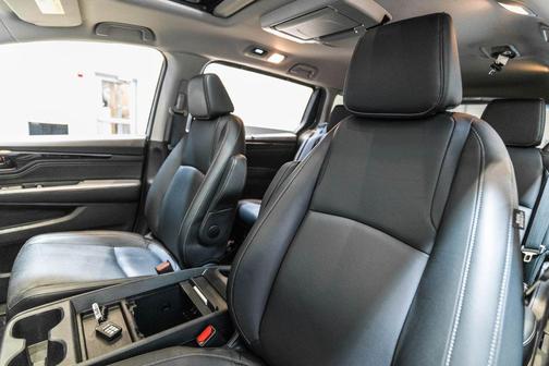 Sonic Gray Pearl 2024 Honda Odyssey Touring