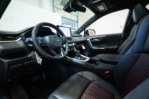 2025 Toyota RAV4 Hybrid SE