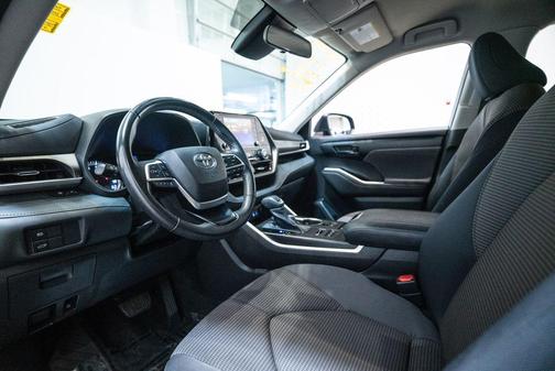 2022 Toyota Highlander LE