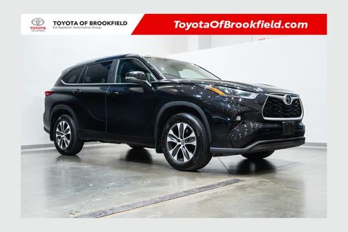 Midnight Black Metallic 2023 Toyota Highlander XLE