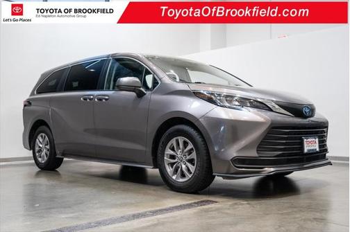 2022 Toyota Sienna LE