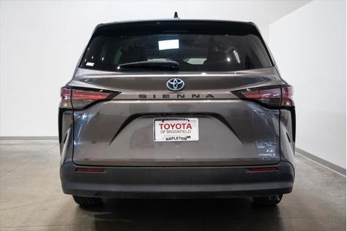 2022 Toyota Sienna LE