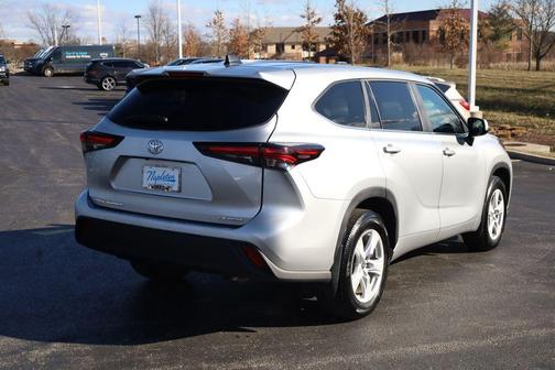 Celestial Silver Metallic 2024 Toyota Highlander LE