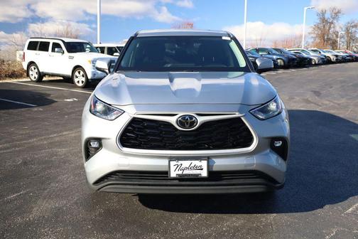 Celestial Silver Metallic 2024 Toyota Highlander LE