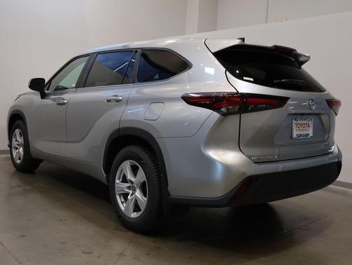 Celestial Silver Metallic 2024 Toyota Highlander LE