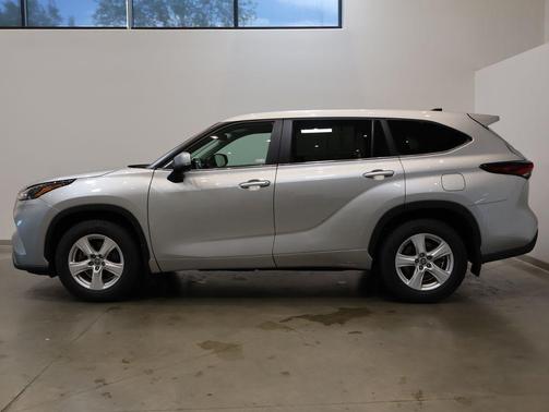 Celestial Silver Metallic 2024 Toyota Highlander LE