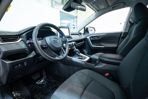 Ice Cap 2024 Toyota RAV4 LE