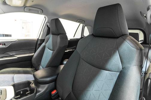 Ice 2024 Toyota RAV4 XLE