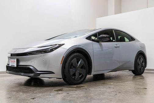 2025 Toyota Prius LE