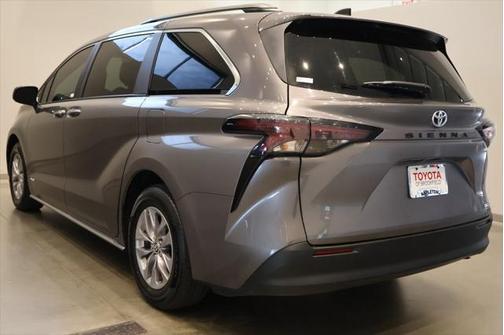 2023 Toyota Sienna XLE 8 Passenger