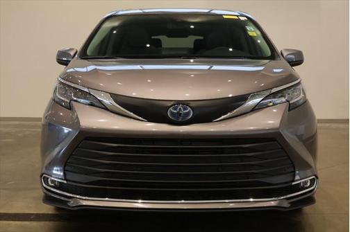 2023 Toyota Sienna XLE 8 Passenger