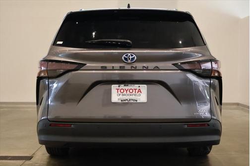 2023 Toyota Sienna XLE 8 Passenger
