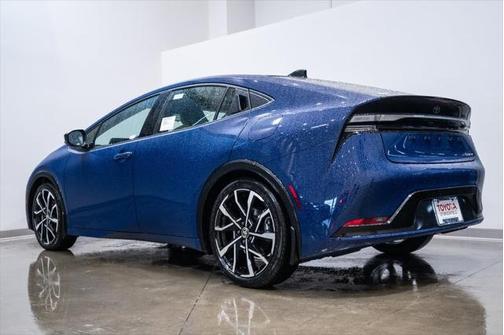 2025 Toyota Prius L
