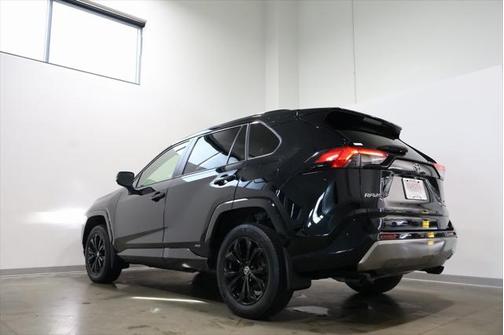 2022 Toyota RAV4 Hybrid SE