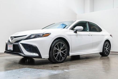 White 2022 Toyota Camry SE