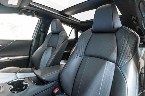 Titanium Glow 2024 Toyota Venza Limited