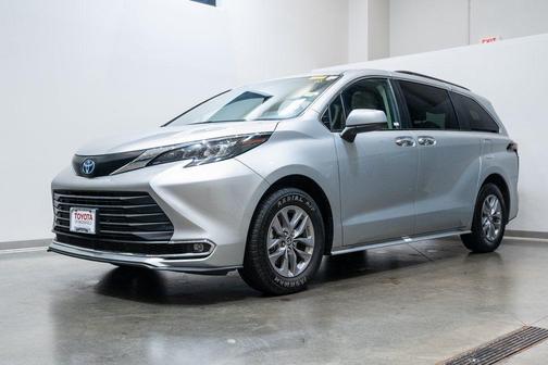 2024 Toyota Sienna XLE