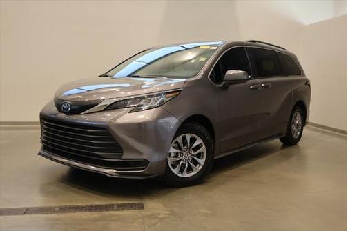 2023 Toyota Sienna LE