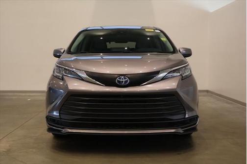 2023 Toyota Sienna LE