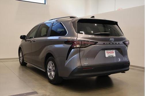 2023 Toyota Sienna LE