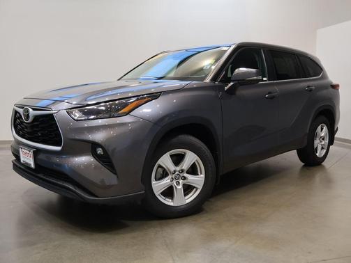 Magnetic Gray Metallic 2024 Toyota Highlander LE