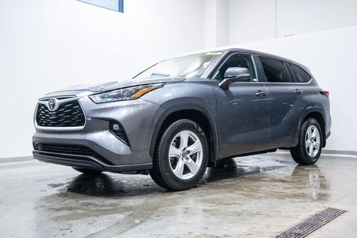 Magnetic Gray Metallic 2024 Toyota Highlander LE