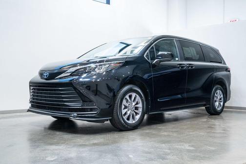 2025 Toyota Sienna LE