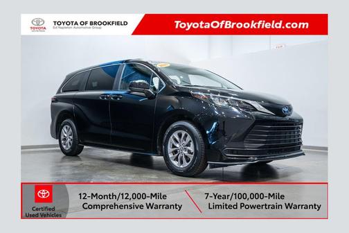 2025 Toyota Sienna LE