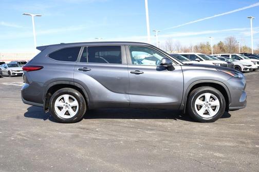 Magnetic Gray Metallic 2024 Toyota Highlander LE